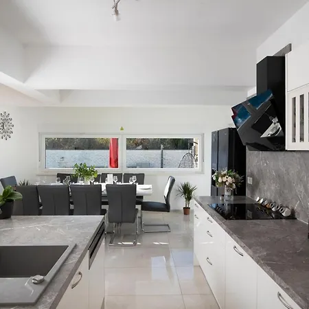 Villa Edis Villa *